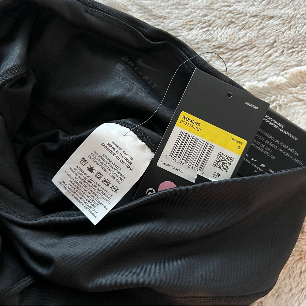 The Nike One Tight Fit Women's Black Dri-FIT Leggings - Picture 3 of 5